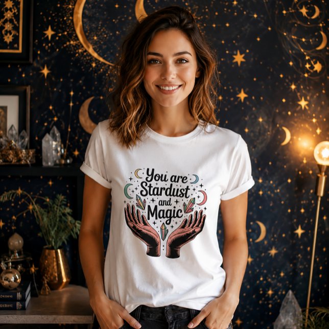 Camiseta You Are Stardust And Magic Celestial Hands Crystal (Criador carregado)