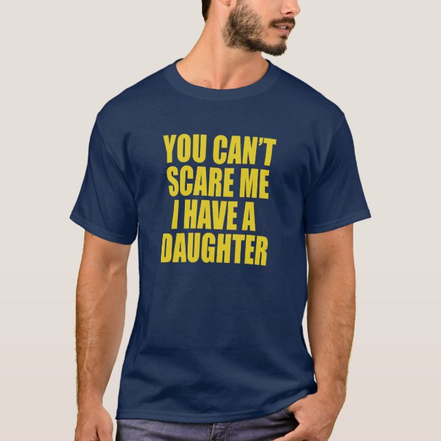 Camiseta You Can’t Scare Me I Have A Daughter Funny T-Shirt (Frente)