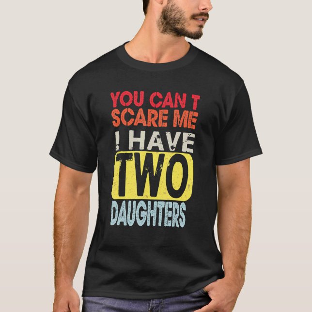 Camiseta You Can't Scare Me I Have Two Daughters Retro  Dad (Frente)