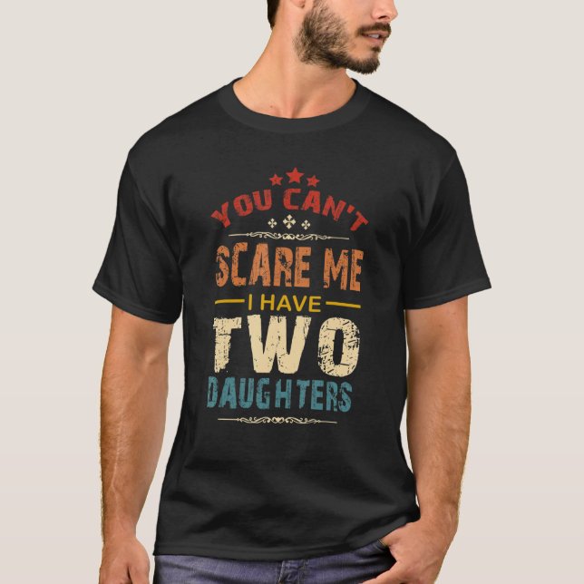 Camiseta You Can't Scare Me I Have Two Daughters Retro Funn (Frente)