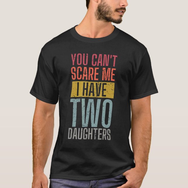 Camiseta You Can't Scare Me I Have Two Daughters Wife Fathe (Frente)