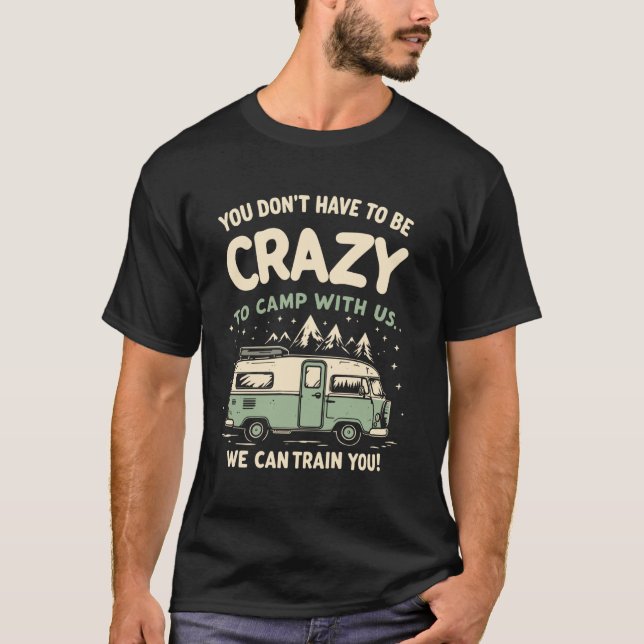 Camiseta You Don't Have to Be Crazy to Camp With Us Camping (Frente)