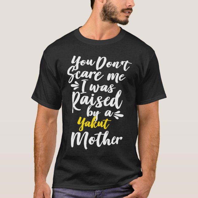 Camiseta You Don't Scare Me I Was Raised By A Yakut (Frente)