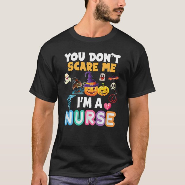 Camiseta You Don't Scare Me I'm A Nurse Halloween Can't Tea (Frente)