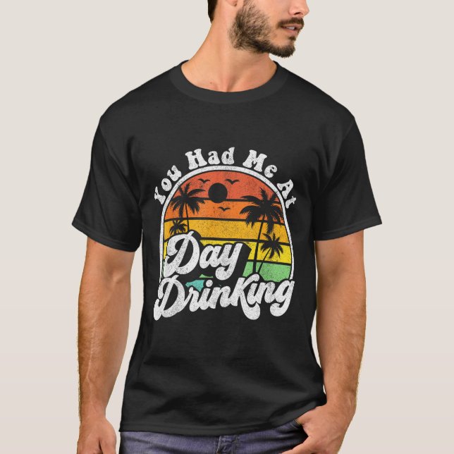 Camiseta You Had Me At Day Drinking Funny Retro Beach Summe (Frente)