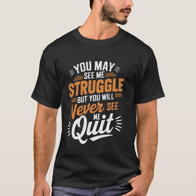 Camiseta You May See Me Struggle, But Never See Me Quit Mot (Frente)