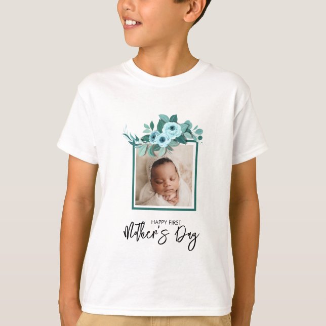Camiseta Your First Mother's Day Rose Greenery Photo (Frente)