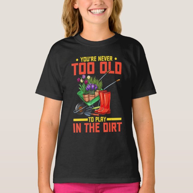 Camiseta You're Never Too Old To Play In The Dirt  Gardener (Frente)