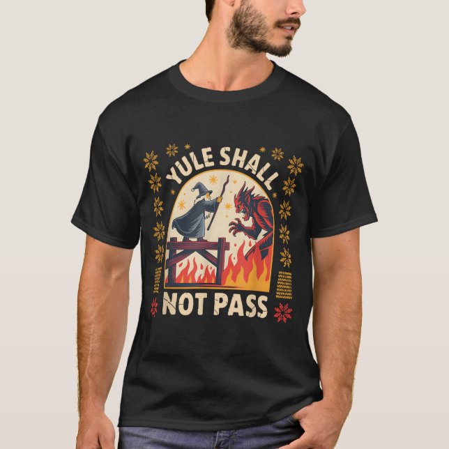 Camiseta Yule Shall Not P Fantasy Krampus Holiday Pun Funny (Frente)
