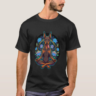 Camiseta Zen Doberman Língua Para Fora Cão Meditação Lótus
