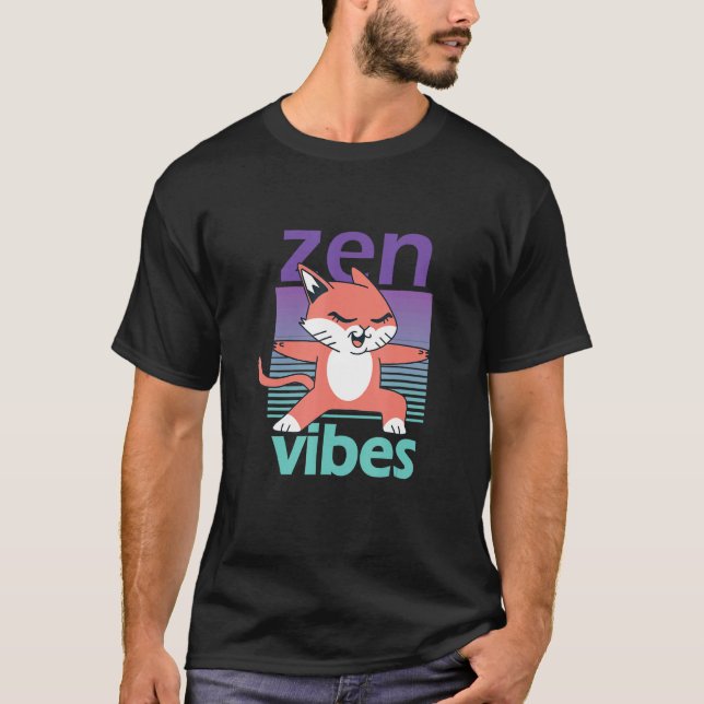 Camiseta Zen Vibes Orange Cat Praticando Yoga (Frente)