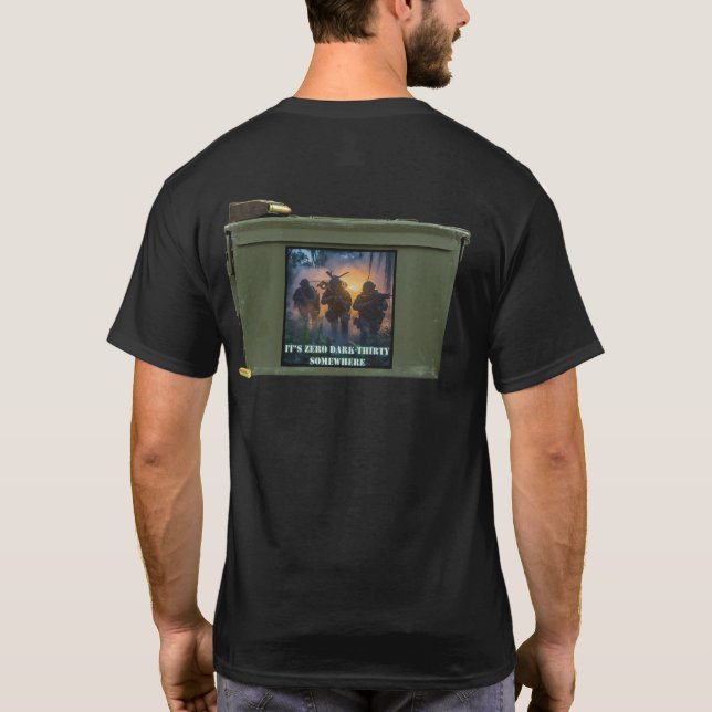 Camiseta zero escuro trinta em algum lugar onde a munição d (Verso)