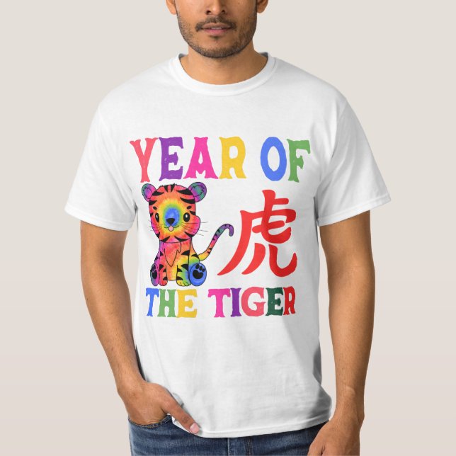 Camiseta Zodíaco Chinês - Ano do Tigre no Arco-Íris (Frente)