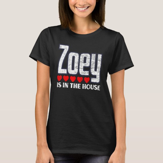 Camiseta Zoey Está Na Casa Retrorando O Nome Do Coração (Frente)