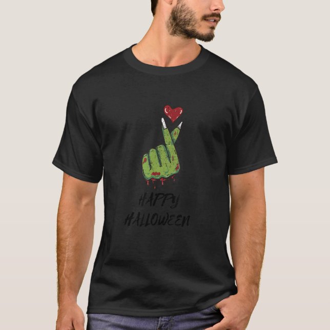 Camiseta Zombies Heart Hand Sign Spooky Halloween Zombie Me (Frente)