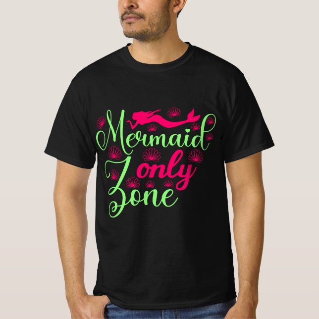 Camiseta Zona Somente Sereia de Rosa Quente e Neon Verde (Frente)