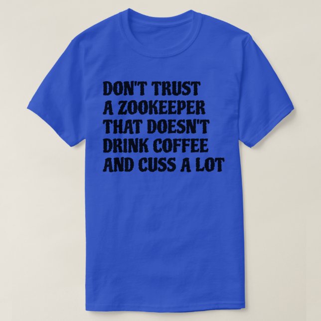 Camiseta Zookeeper Que Bebe Café Custa Muito (Frente do Design)