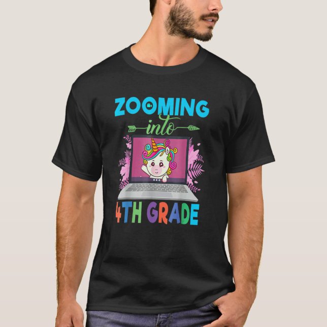 Camiseta Zooming Into 4th Grade  Unicorn Virtual Back To Sc (Frente)