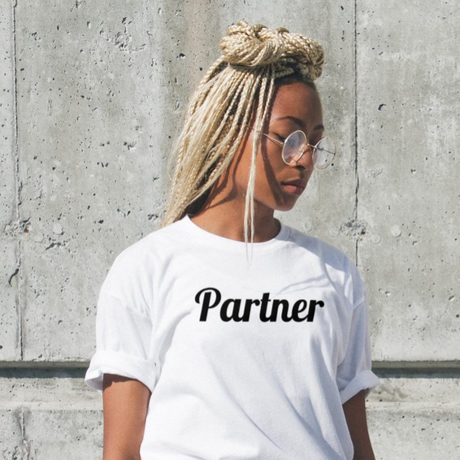 Camisetas de mulheres clássicas minimalistas moder (Criador carregado)