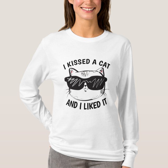 CAMISETAS ENGRAÇADAS DE GATO QUE EU BEIJEI E GOSTE (Frente)