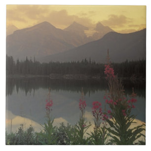 Canadá, Alberta, Banff. Cenário do nascer do sol d