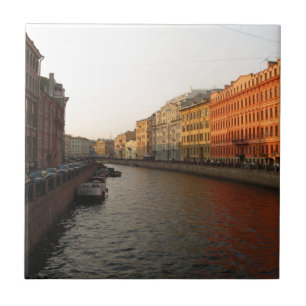 Canal em St Petersburg, Rússia