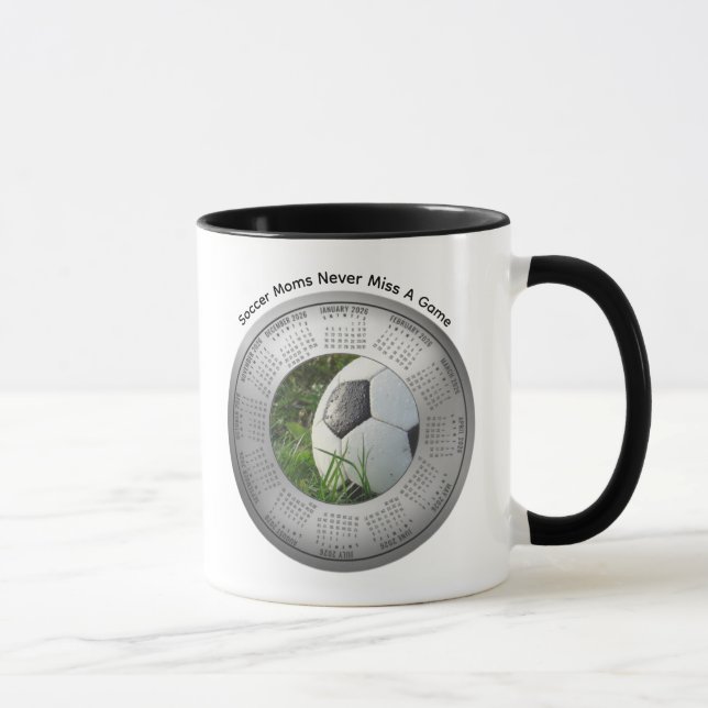 Caneca 2026 Soccer Mom Calendar Coffee (Direita)