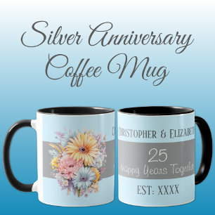 Caneca 25 prata aniversário flores nomes azuis