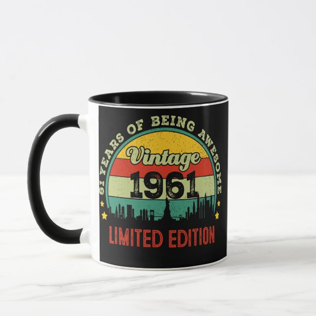 Caneca 61 Anos Sendo Incrível Vintage 1961 Limited (Esquerda)