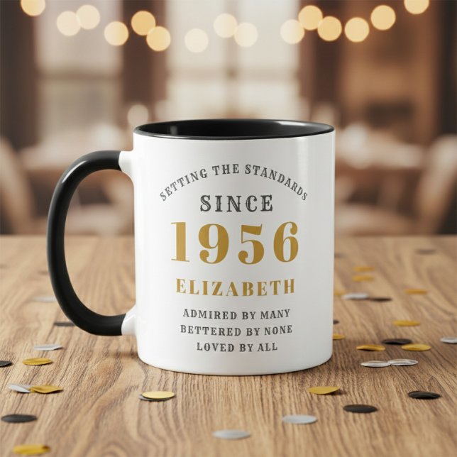 Caneca 70th Birthday 1956 Add Name Elegant (Born 1956 birthday gift mug. Wood table, blurred background.)