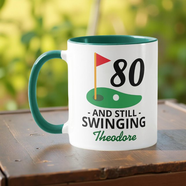 Caneca 80 e ainda balançando, 80 de aniversário engraçado (Criador carregado)