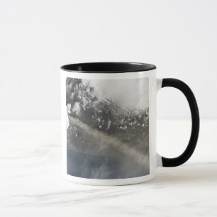 Caneca A cinza e o vapor continuam a billowing
