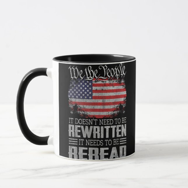 Caneca A Constituição dos EUA sobre a bandeira dos EUA pr (Esquerda)