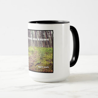 Caneca "A Estrada Menos Conhecida" Mug por Almas Poucas