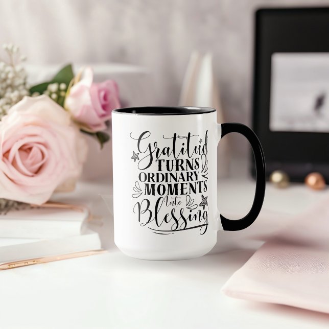 Caneca “A Gratidão Transforma Momentos Corriqueiros Em Bê (Criador carregado)