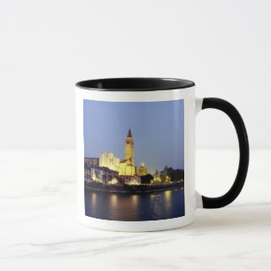 Caneca A igreja de Sant'Anastasia em Verona, Itália.