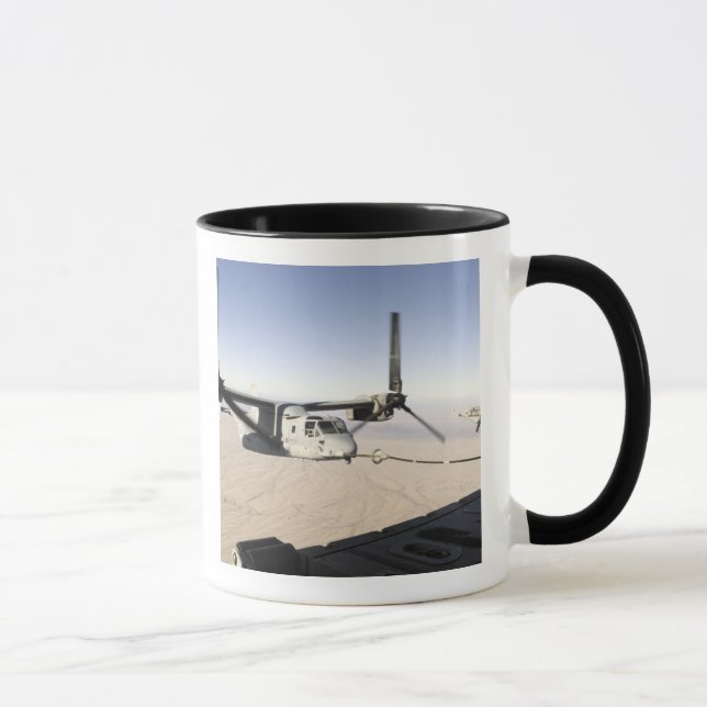 Caneca A MV-22 Osprey reabastece voo médio (Direita)