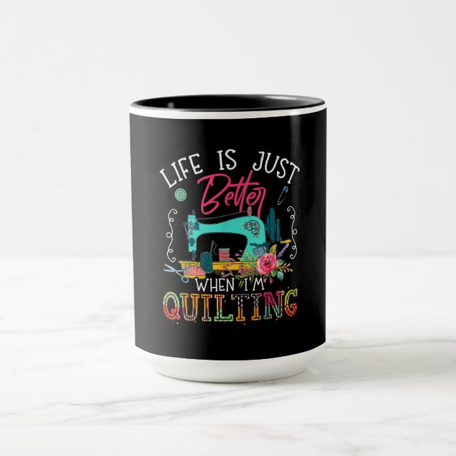 Caneca A Vida É Melhor Quando Eu Caco (Centro)