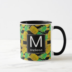 Caneca Abacaxis dourados no monograma das listras