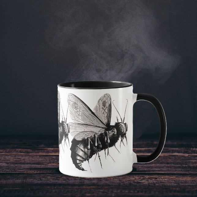 Caneca Abelhas Góticas Asa de Caveira (Big black white creepy bee with skull crossbones on wings on blck white coffee or tea mug.)