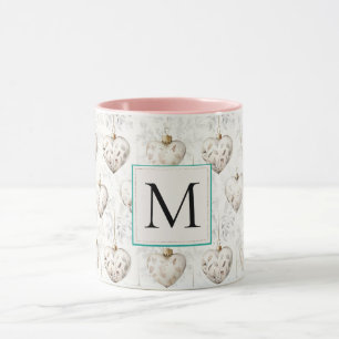Caneca Adornos de Coração Branco Chic Monograma