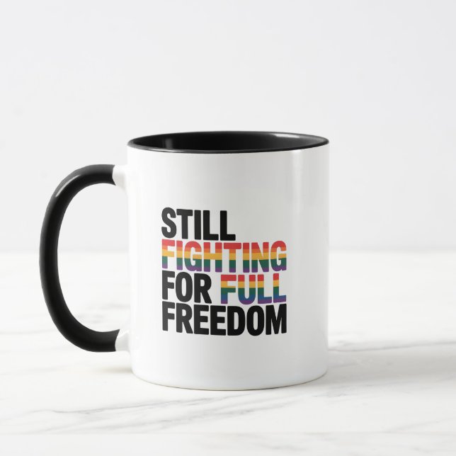 Caneca Ainda Lutando Pela Liberdade Plena LGBTQ América 2 (Esquerda)
