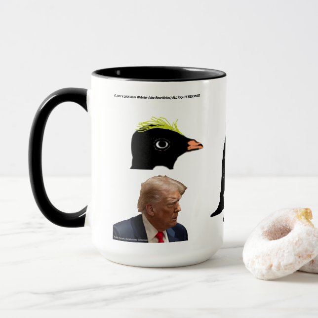 Caneca Ajude Macaroni Penguins por RoseWrites Mug (Com Donut)