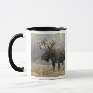 Caneca Alce macho em tempestade de neve com árvores de ál