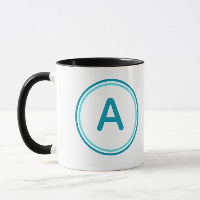 Caneca Alfabeto de Letra Redonda Design em Círculo Ciano (Esquerda)