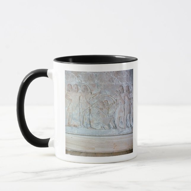 Caneca Alivio que descreve arqueiros (Esquerda)