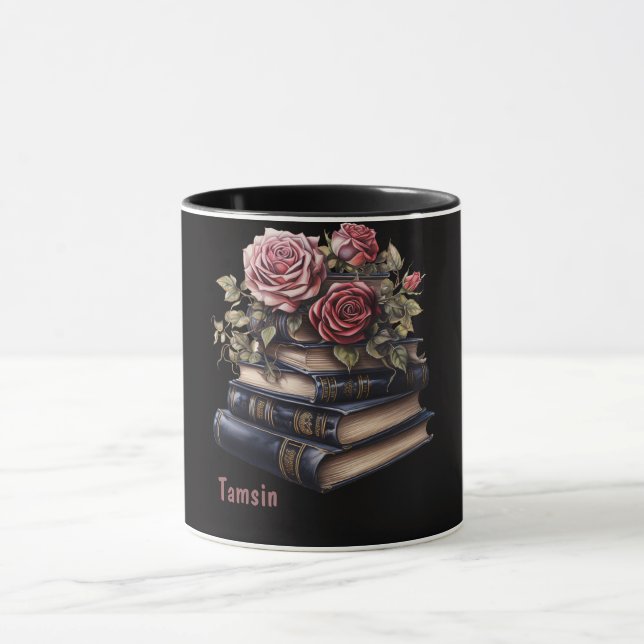 Caneca Amante de livros góticos. Livros e Rosas. Editável (Centro)