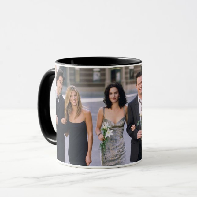 Caneca AMIGOS™ | Casais Em Visto Formal (Frente Esquerda)