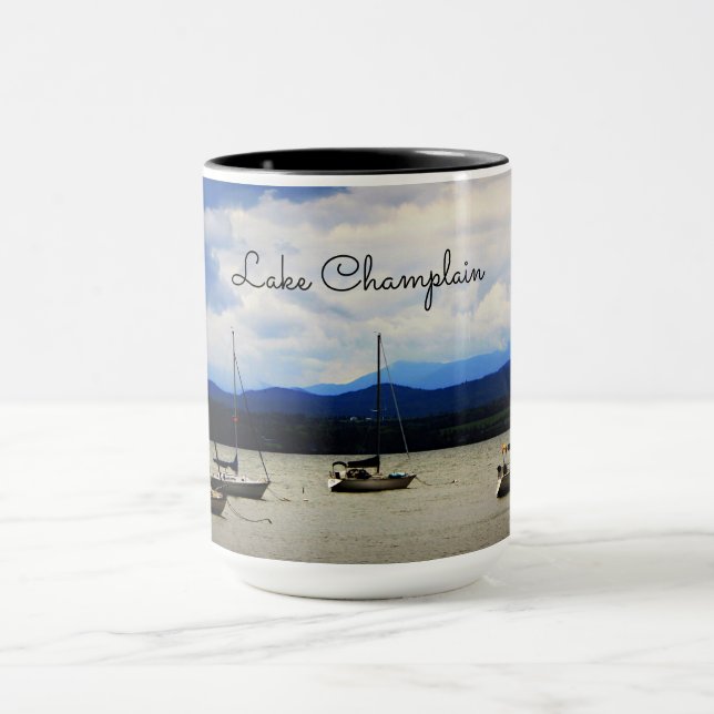 Caneca Ancorado no Lago Champlain (Centro)