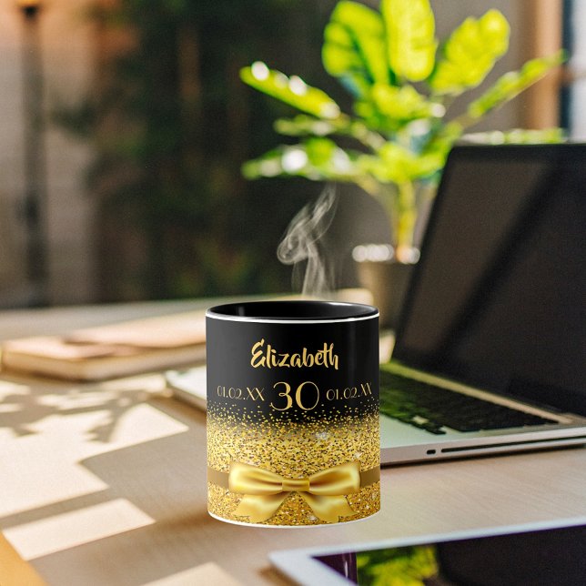 Caneca aniversário de 30 anos negro nome dourado elegante (Criador carregado)